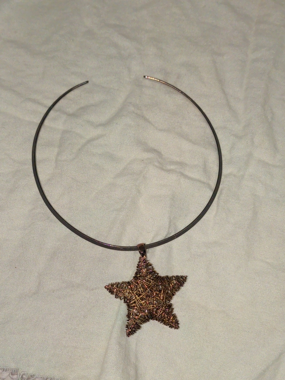 Star Pendant Collar Necklace in Brown